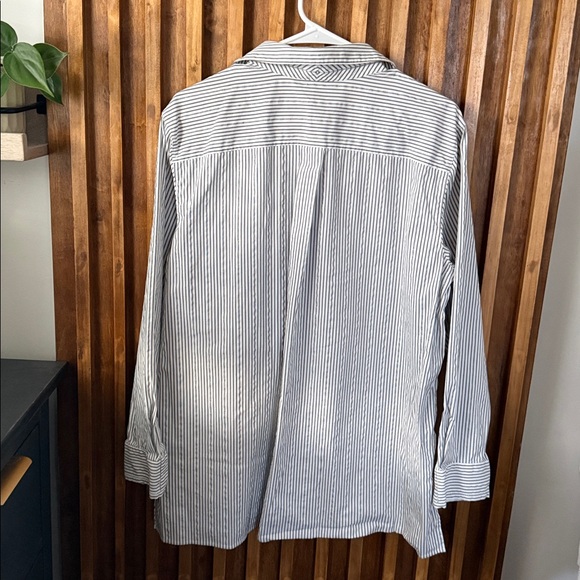 Lafayette 148 New York Buttoned Front Greyson Relaxed Striped Shirt. L - Picture 3 of 12